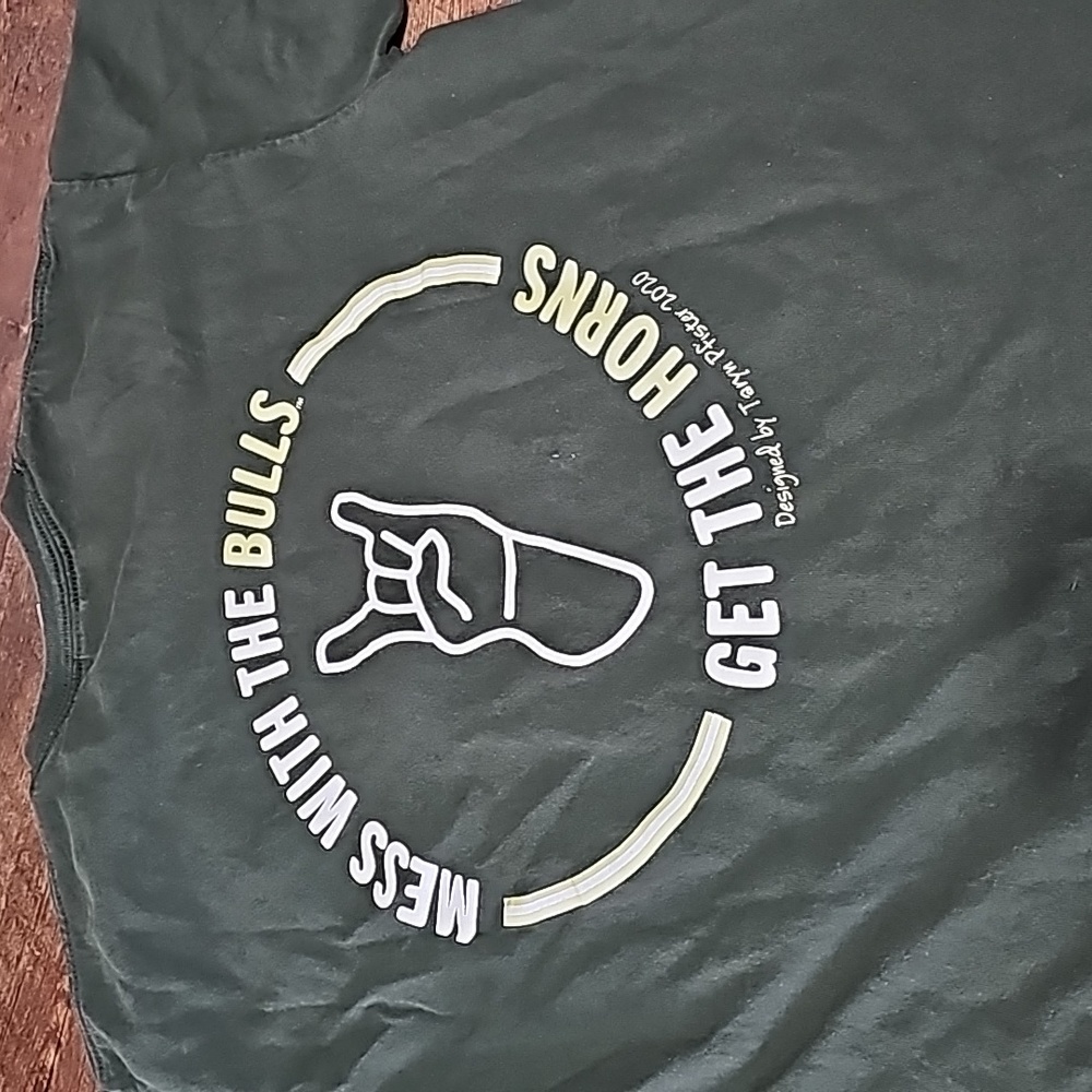 University of South Florida Short Sleeve T-shirt Size M - Picture 5 of 7